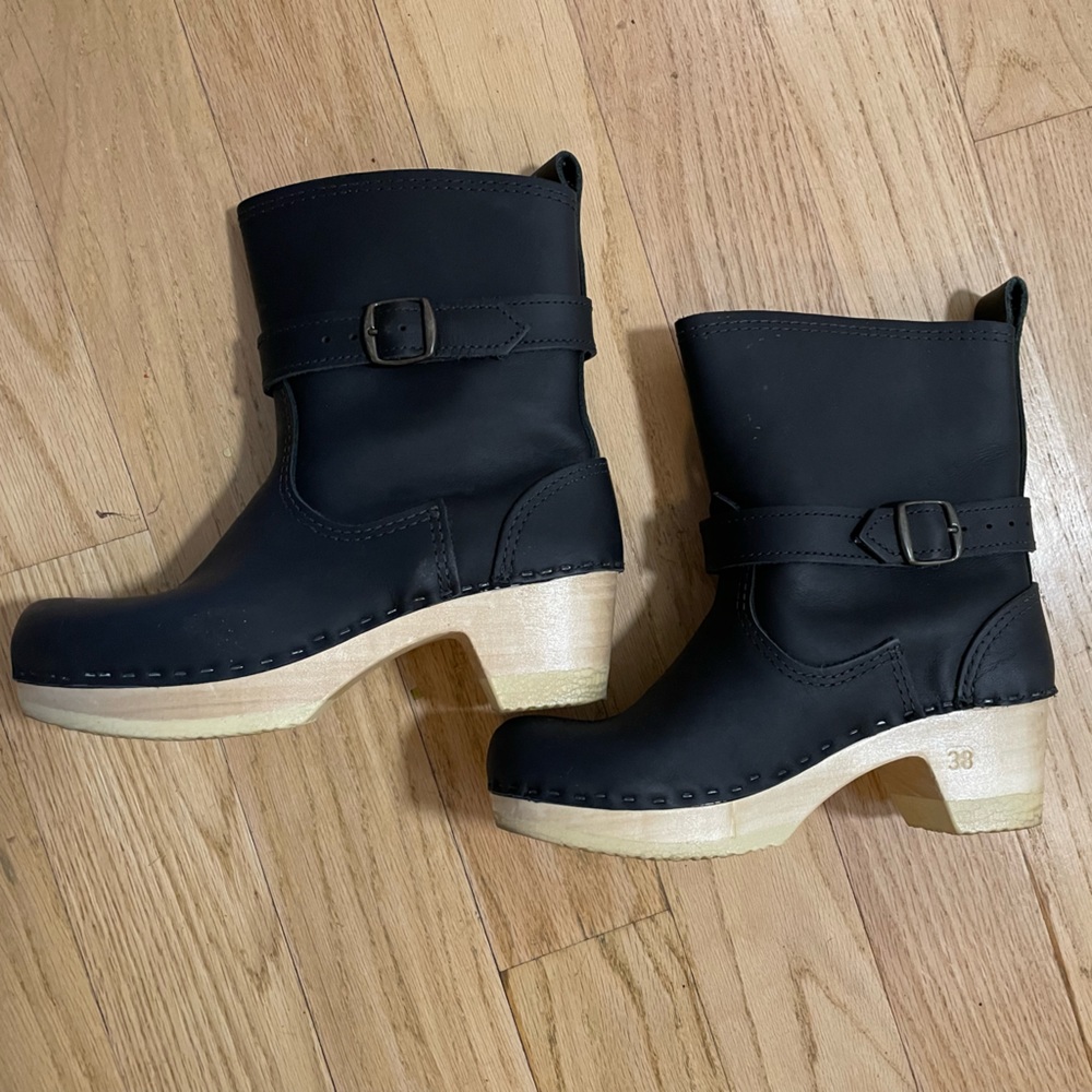 Sven Clog Bootie LIKE NEW- barely worn! 38/7.5